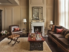 Фото интерьера каминной небольшого дома в стиле неоклассика