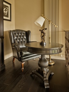 Фото интерьера зоны отдыха небольшого дома в стиле неоклассика