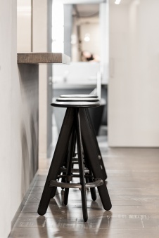 Фото интерьера кухни небольшой квартиры в стиле минимализм