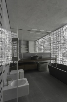 Фото интерьера санузла небольшой квартиры в стиле минимализм