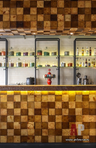 Фото интерьера открытой кухни отдыха кафе в стиле фьюжн Фото интерьера барной зоны отдыха кафе в стиле фьюжн