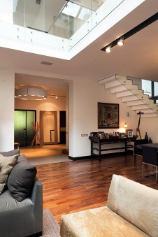 Фото интерьера входной зоны дома в современном стиле