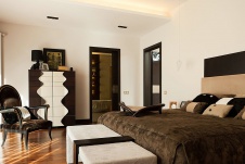 Фото интерьера спальни дома в современном стиле