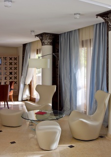 Фото интерьера гостиной дома в современном стиле