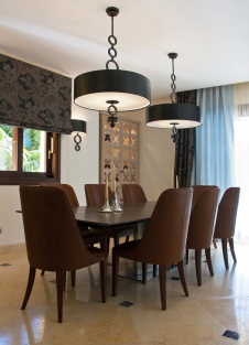 Фото интерьера столовой дома в современном стиле