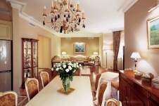 Фото интерьера гостиной квартиры в стиле неоклассика