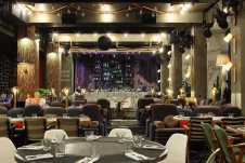 Фото интерьера зала ресторана в стиле китч