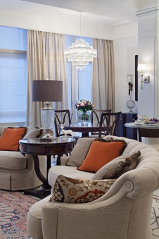 Фото интерьера столовой квартиры в стиле неоклассика