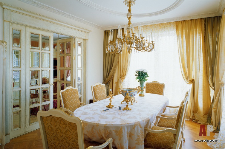 Фото интерьера столовая квартиры в стиле классика