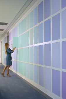 Фото интерьера входной зоны офиса в современном стиле