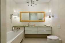 Фото интерьера санузла квартиры в стиле неоклассика