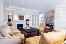 Фото интерьера каминной в стиле неоклассика