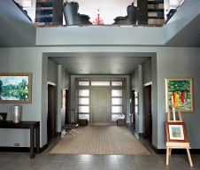 Фото интерьера входной группы дома в современном стиле