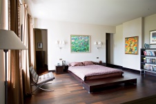 Фото интерьера спальни дома в современном стиле