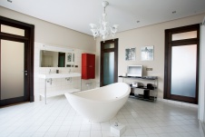 Фото интерьера санузла дома в современном стиле Фото интерьера ванной дома в современном стиле