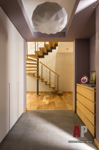 Фото интерьера лестничного холла небольшого дома в эко стиле