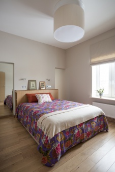 Фото интерьера спальни небольшого дома в эко стиле