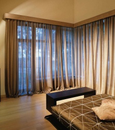 Фото интерьера спальни загородного дома в стилистике современного шале