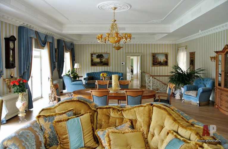 Фото интерьера гостиной дома в стиле классика