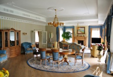 Фото интерьера столовой дома в средиземноморском стиле