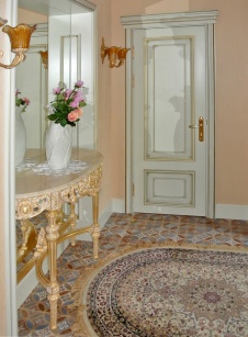 Фото интерьера входной зоны дома в средиземноморском стиле