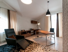 Фото интерьера кабинета небольшого дома в современном стиле