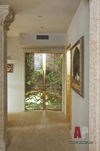 Фото интерьера входной зоны небольшого дома в неоклассическом стиле