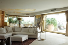 Фото интерьера гостиной небольшого дома в неоклассическом стиле