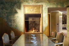 Фото интерьера каминной небольшого дома в неоклассическом стиле
