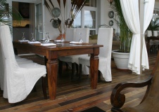 Фото интерьера зала ресторана в стиле фьюжн