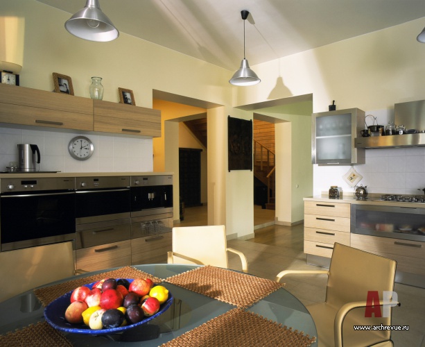 Фото интерьера кухни небольшого дома в восточном стиле