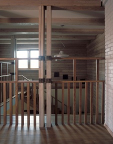 Фото интерьера лестничного холла небольшого дома в восточном стиле