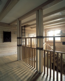 Фото интерьера лестницы небольшого дома в восточном стиле