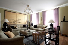 Фото интерьера гостиной квартиры в стиле неоклассика