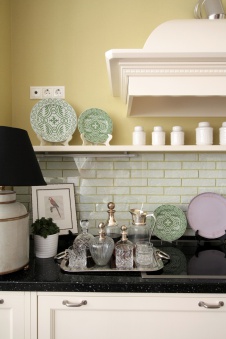 Фото интерьера кухни квартиры в стиле неоклассика