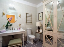 Фото интерьера санузла квартиры в стиле неоклассика