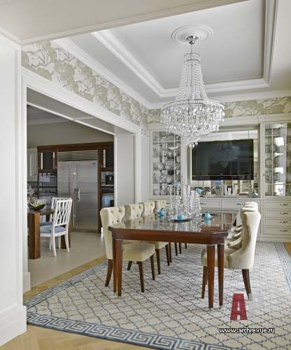 Фото интерьера столовой квартиры в стиле неоклассика