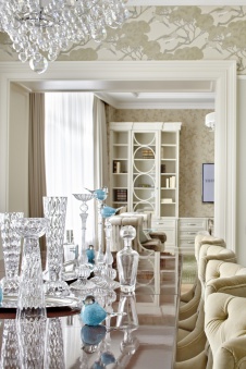 Фото интерьера столовой квартиры в стиле неоклассика