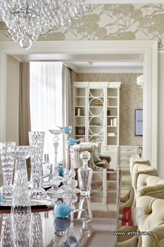 Фото интерьера столовой квартиры в стиле неоклассика
