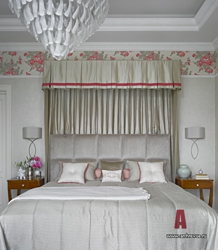 Фото интерьера спальни квартиры в стиле неоклассика