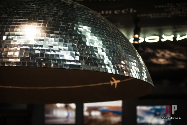 Фото интерьера зала ресторана бара в современном стиле