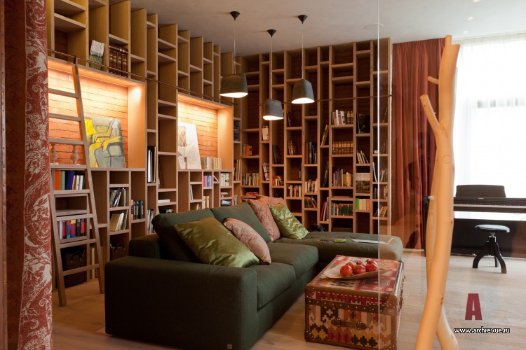 Фото интерьера библиотеки квартиры в эко стиле