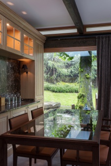 Фото интерьера кухни небольшого дома в эко стиле