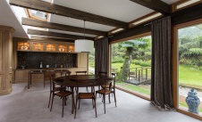 Фото интерьера гостиной небольшого дома в эко стиле