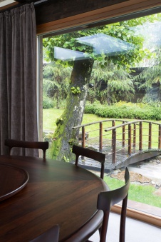 Фото интерьера столовой небольшого дома в эко стиле