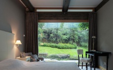 Фото интерьера спальни небольшого дома в эко стиле