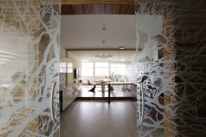 Фото интерьера кухни многоуровневой квартиры в современном стиле