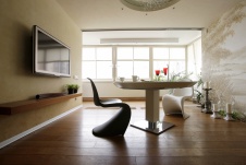 Фото интерьера столовой многоуровневой квартиры в современном стиле