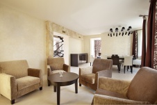 Фото интерьера гостиной небольшого дома в современном стиле