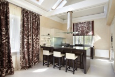 Фото интерьера столовой небольшого дома в современном стиле